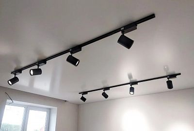 Монтаж трековых светильников в потолок